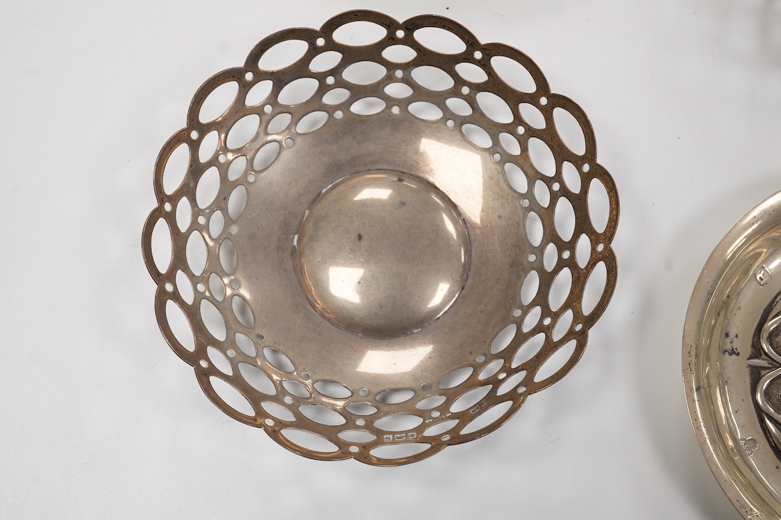 An Elizabeth II silver gilt small dish, by C.J. Vander Ltd, London, 1964, 10cm, a pair of pierced silver bonbon dishes and a small silver Tudor Rose dish, 6.4oz.